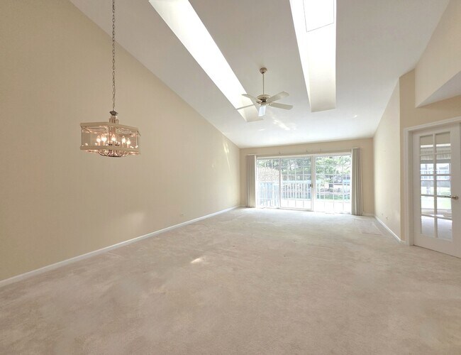 Foto del edificio - 713 Alsace Ct