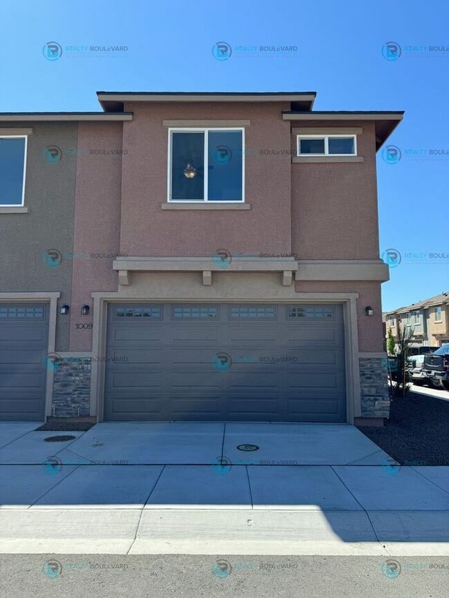 Building Photo - Half Month Free!!! Modern Comfort and Conv...