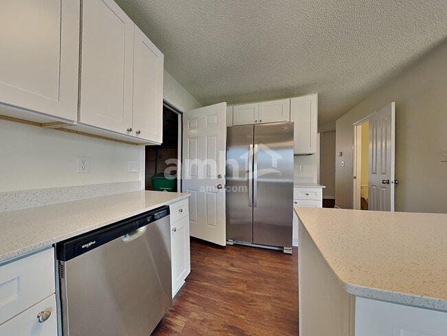 Building Photo - 7026 Blithe Low Pl