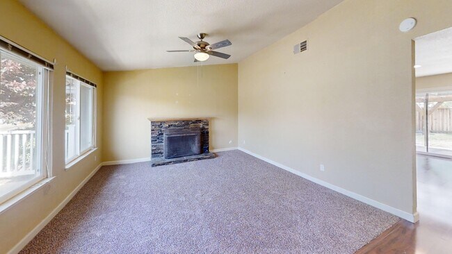 Foto del edificio - 6556 Mossview Way