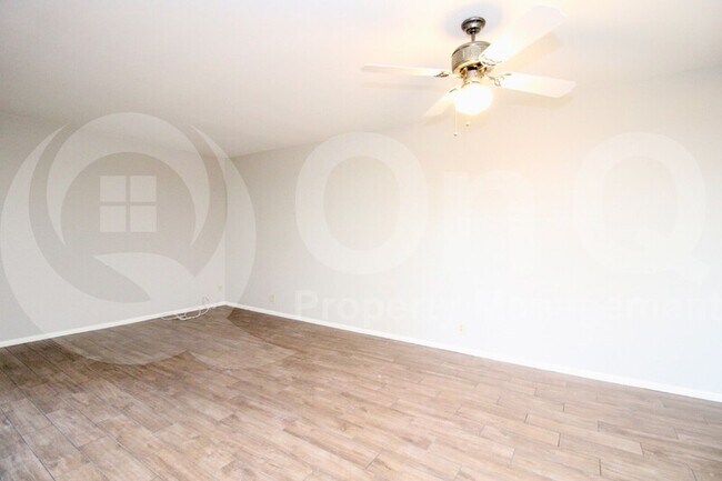 Building Photo - 3127 S Fairfield Dr