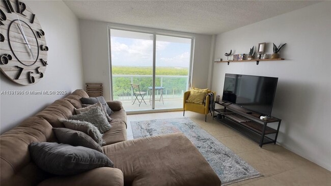 Foto del edificio - 2841 NE 163rd St
