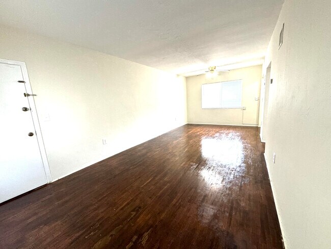 Foto del edificio - 433 Santander Ave