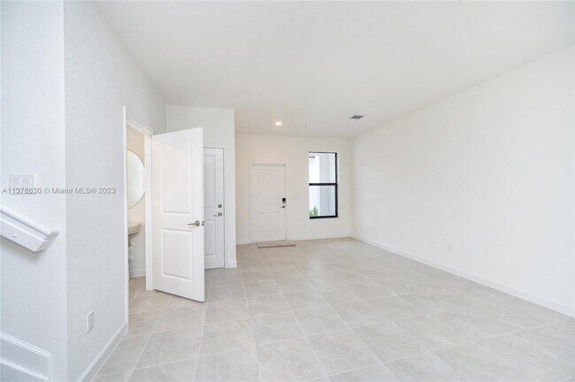 Building Photo - 264 SW 159th Ter