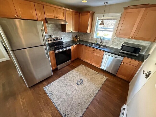 Foto del edificio - 70 Carroll Ave