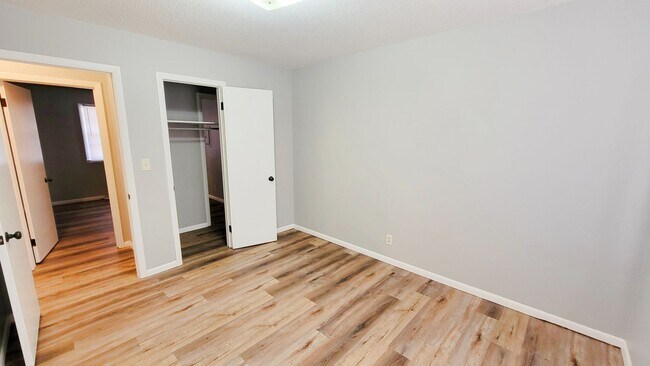 Building Photo - 747-749 S Nettleton Ave