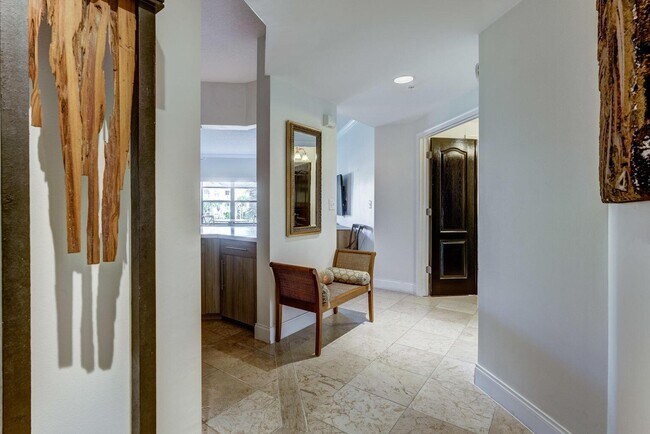 Foto del edificio - 300 Uno Lago Dr