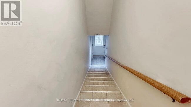 Building Photo - 61 Cameron St