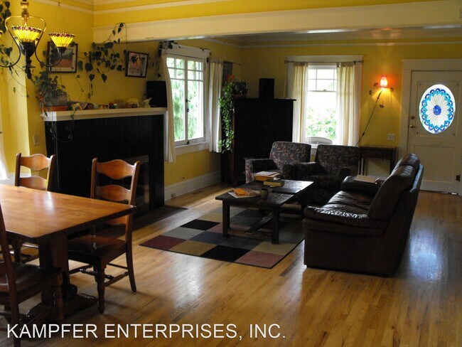 Building Photo - 3 br, 1 bath House - 902 SW 11TH ST