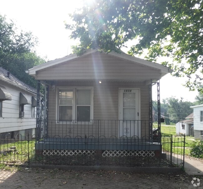Building Photo - 1015 S 16th St