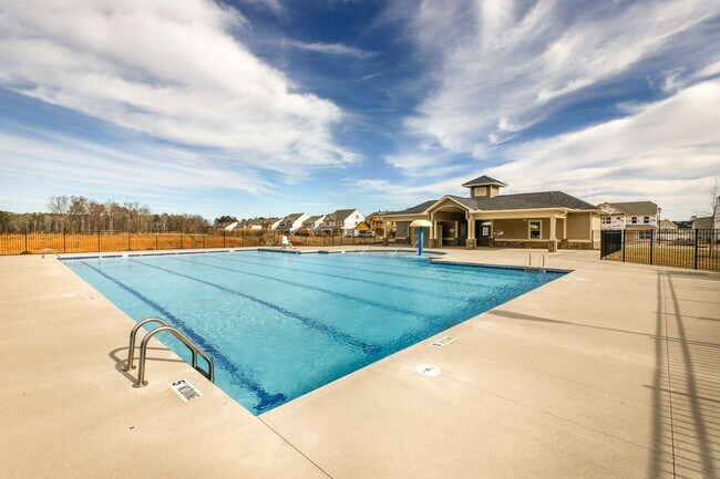 Building Photo - $1000 off July 2024 - Available NOW-  Beau...