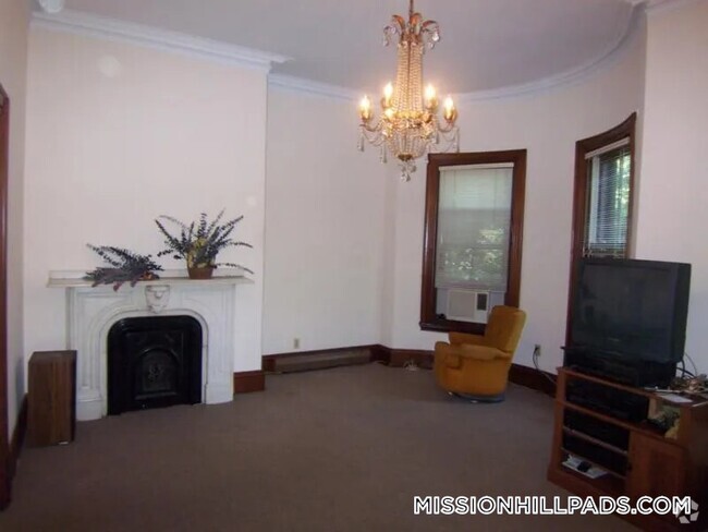 Building Photo - 15 Worthington St