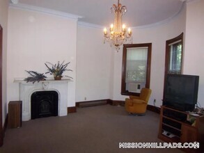 Building Photo - 15 Worthington St