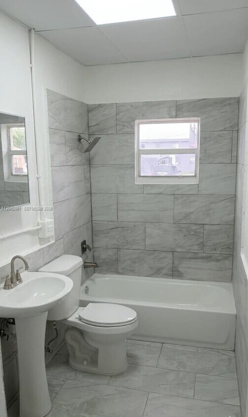 Foto del edificio - 240 SW 6th St