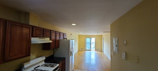 Building Photo - 9 Morton Pl