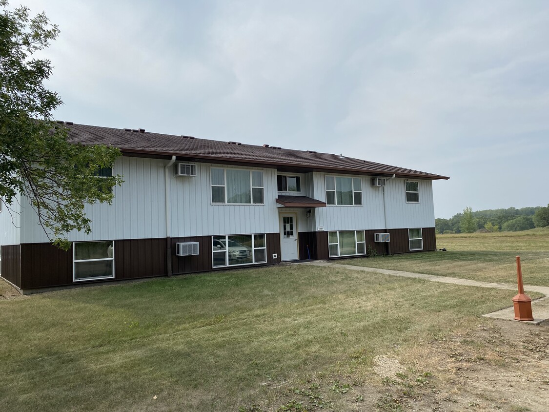 107 Maple St Unit 101, Park River, ND 58270 Apartments 107 Maple St
