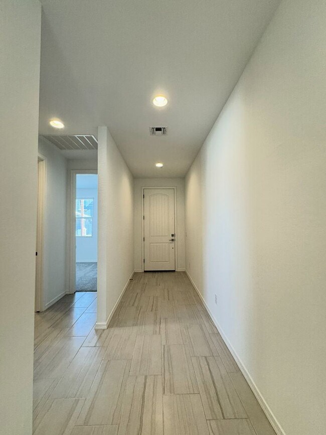 Building Photo - BRAND NEW NEVER LIVED IN 3 BEDROOM 2 BATH ...