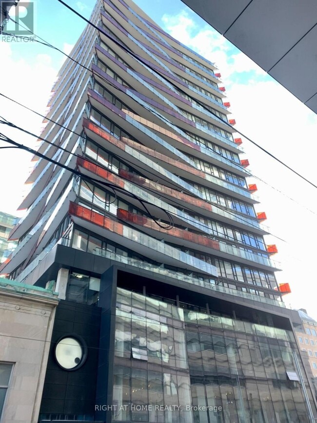 Building Photo - 215 Queen St W