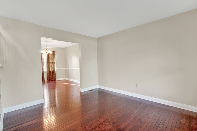 Building Photo - 2 Orchid Ct