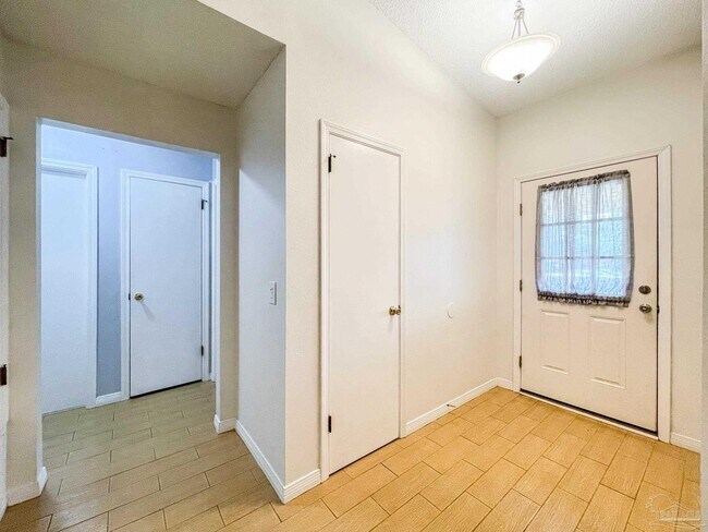 Foto del edificio - 9049 Bluebay Ln