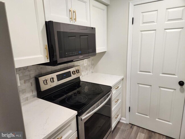 Foto del edificio - 5700 Olde Mill Ct