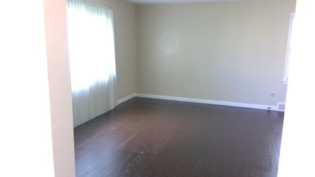 Foto del edificio - A must see home!