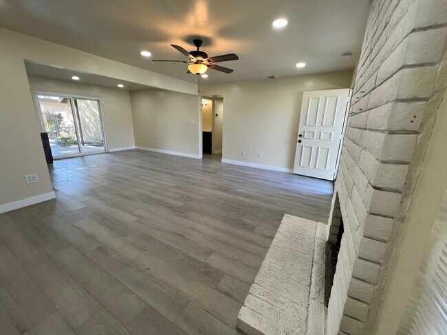 Foto del edificio - 2801 N Half Moon Dr
