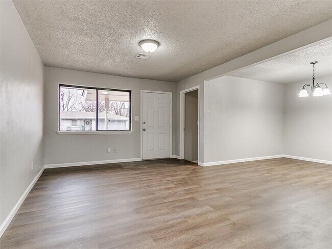 Foto del edificio - Super 4 Bed 1.5 Bath in the South Gate Addn in Moore, OK