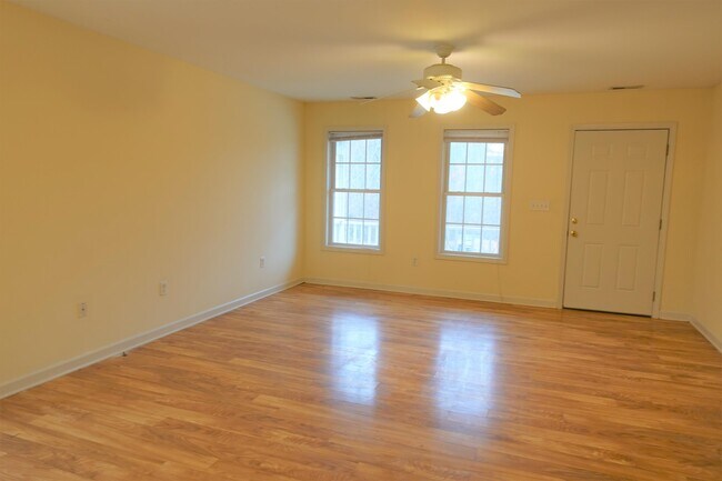 Building Photo - 131 River Oaks Cir