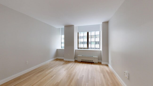 Interior Photo - 10 Hanover Square