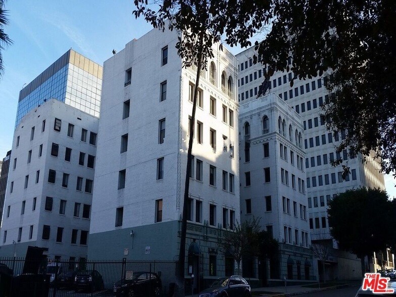 Foto principal - 630 S Kenmore Ave