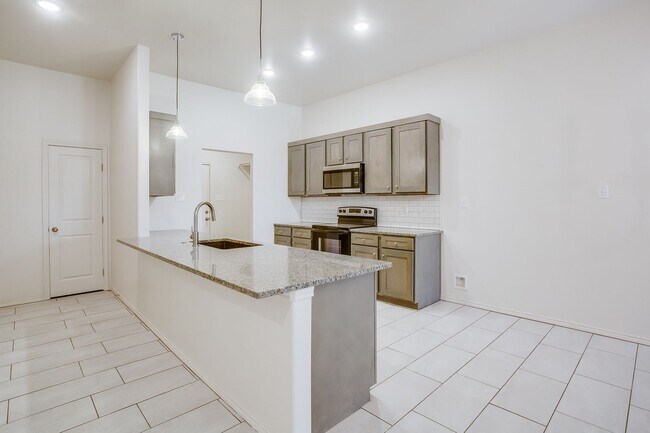 Foto del edificio - 1716 Corpus Avenue  - First full month's r...