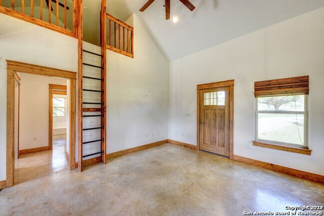 Building Photo - 1902 Lone Oak Rd