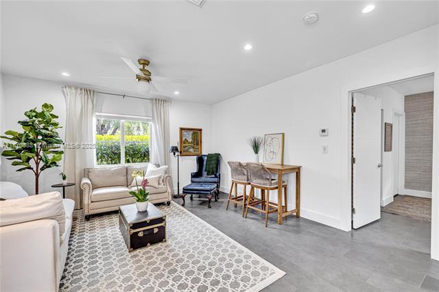 Building Photo - 2801 SW 64th Ave