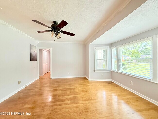 Foto del edificio - 1319 Azalea Dr