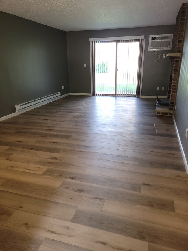 Building Photo - 1001 10th Ave N