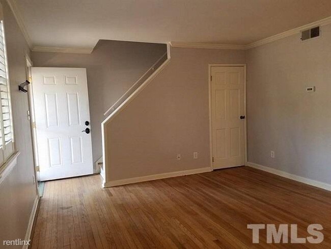 Building Photo - 903 Saint Marys St