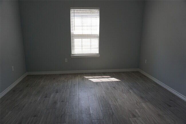 Building Photo - 11753 White Cedar St