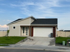 Building Photo - 226 Kinross Ct