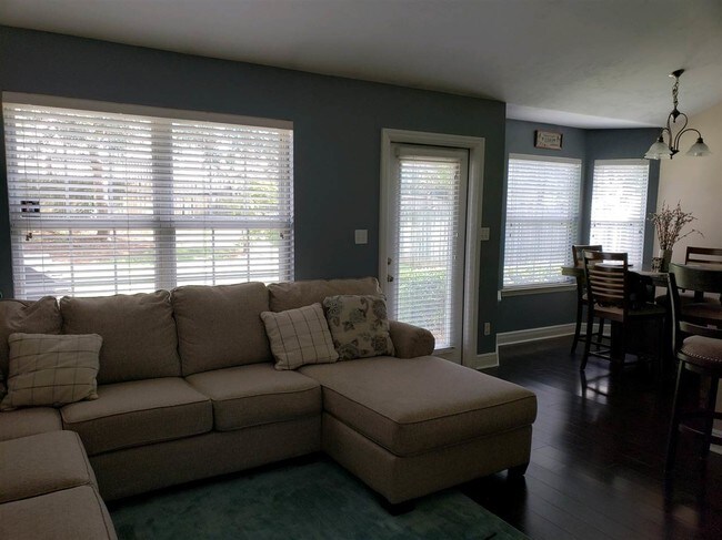 Building Photo - 3338 Dartmouth Dr