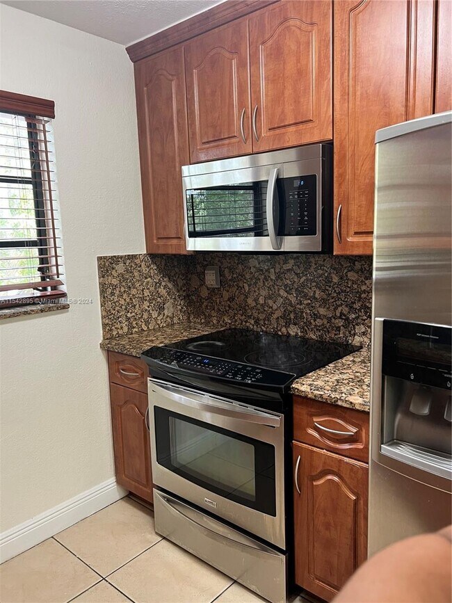 Building Photo - 6246 SW 136th Ct