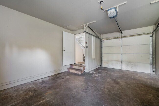 Foto del edificio - 2 bed 1.5 townhome with fenced yard