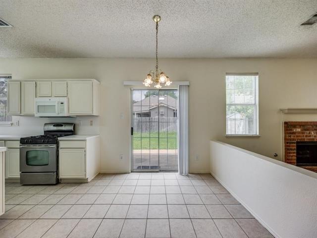 Foto del edificio - 833 Bellflower Dr