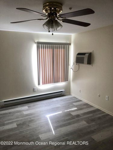 Building Photo - 35 Amberly Dr
