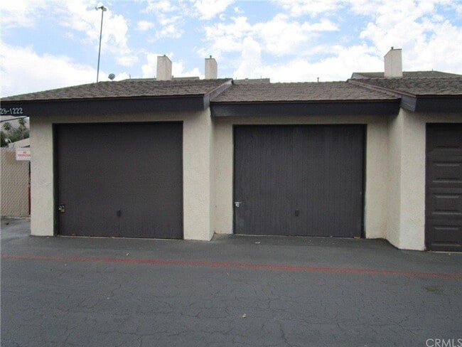 Building Photo - Spacious 3 Bedroom Condo for Rent in Colton