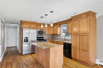 Building Photo - 51 Janet Dr