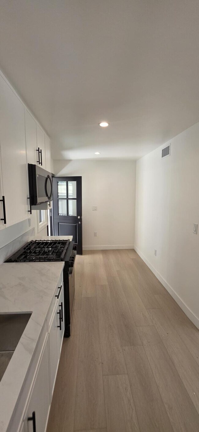 Foto del edificio - 537 S Catalina St