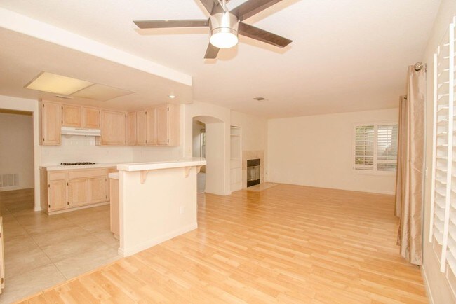 Building Photo - 1081 Torrey Pines Rd
