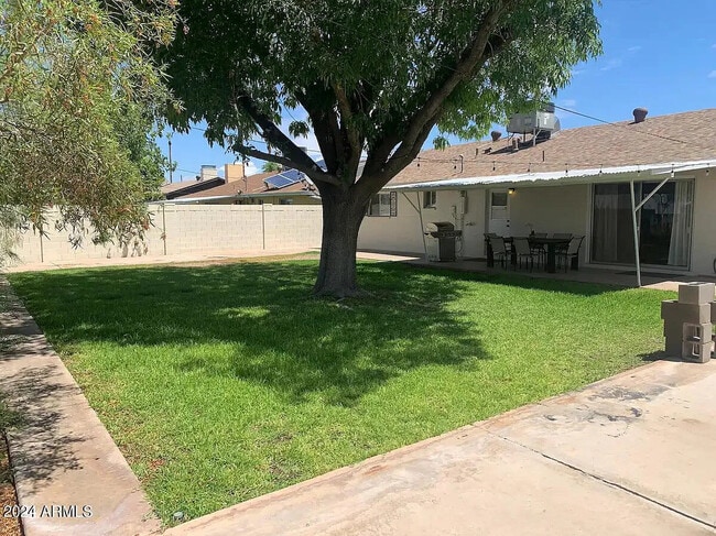 Building Photo - 3018 S Dromedary Dr