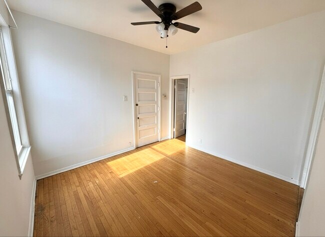 Foto del edificio - 2908 N Springfield Ave